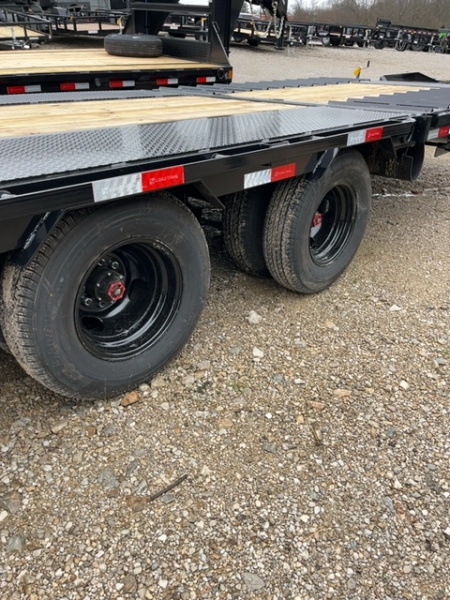 New 2026 Load Trail 102'' x 32 ' Low-Pro Gooseneck Hyd. Dove Deckover Trailer