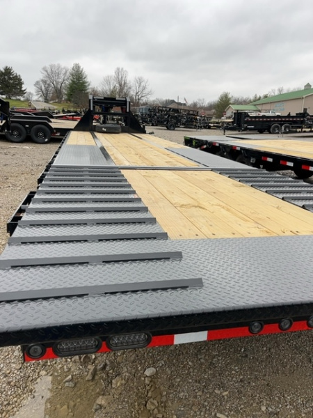 New 2026 Load Trail 102'' x 32 ' Low-Pro Gooseneck Hyd. Dove Deckover Trailer