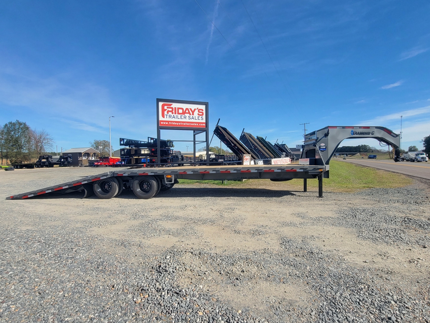 New 2026 Diamond C Trailers FMAX212 32' x 102" Hydraulic Dovetail Pacesetter Edition