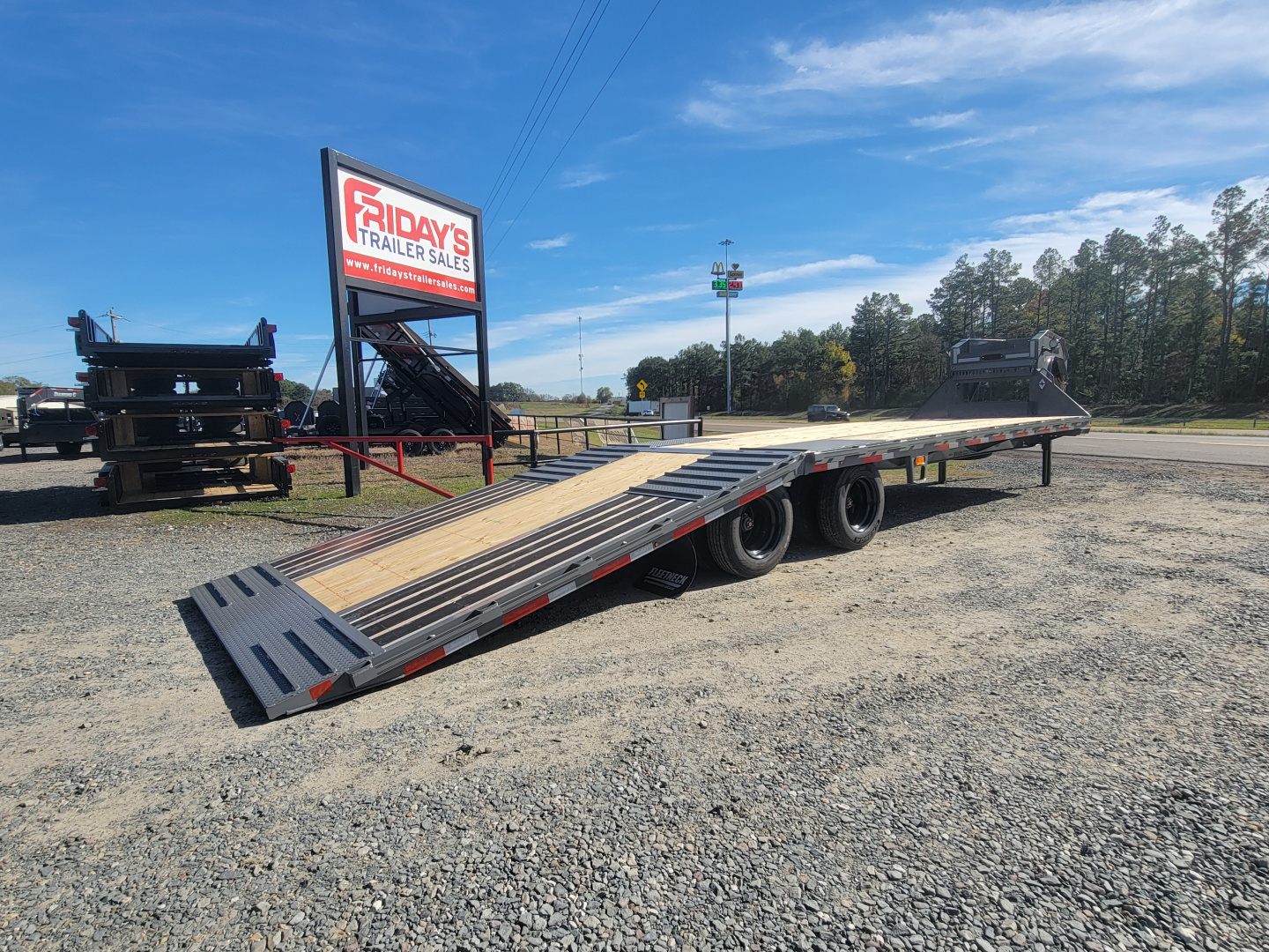 New 2026 Diamond C Trailers FMAX212 32' x 102" Hydraulic Dovetail Pacesetter Edition