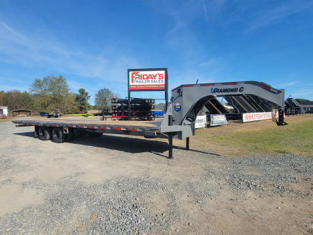 New 2026 Diamond C Trailers FMAX212 32' x 102" Hydraulic Dovetail Pacesetter Edition