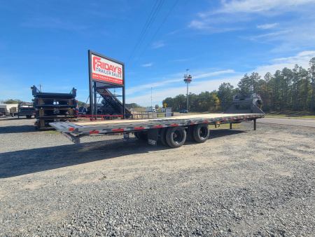 New 2026 Diamond C Trailers FMAX212 32' x 102" Hydraulic Dovetail Pacesetter Edition