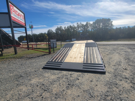 New 2026 Diamond C Trailers FMAX212 32' x 102" Hydraulic Dovetail Pacesetter Edition