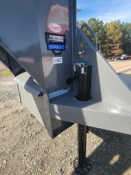 New 2026 Diamond C Trailers FMAX212 32' x 102" Hydraulic Dovetail Pacesetter Edition