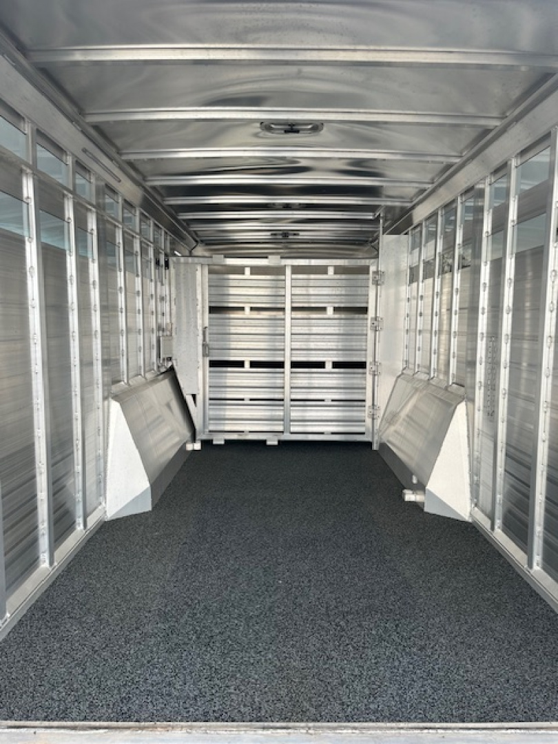 New 2025 Featherlite 8413 Living Quarter w/Stock Back