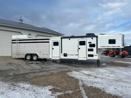 New 2025 Featherlite 8413 Living Quarter w/Stock Back