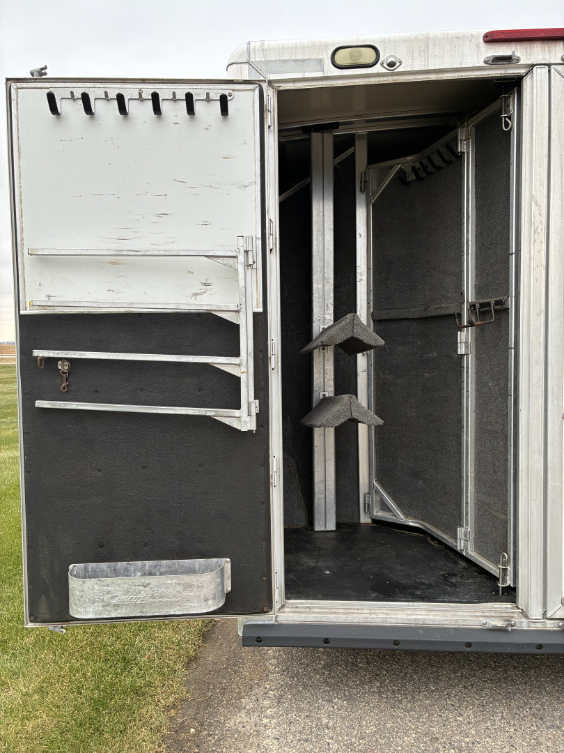 Used 2007 Cimarron 2H 11' LQ Horse Trailer