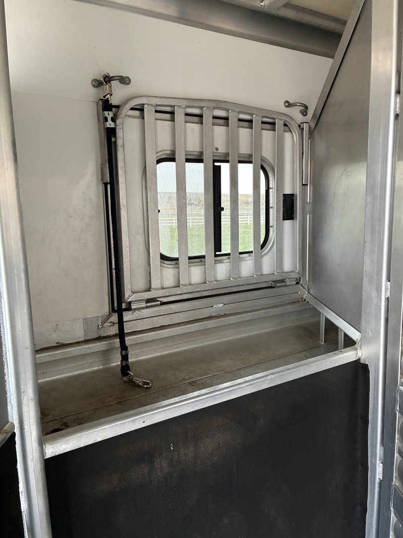 Used 2007 Cimarron 2H 11' LQ Horse Trailer