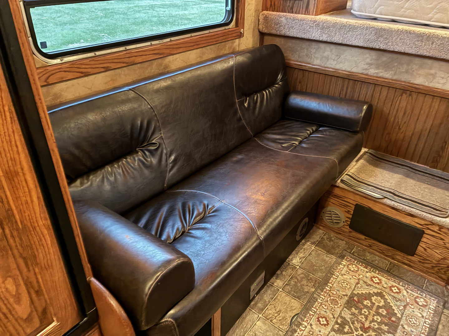 Used 2007 Cimarron 2H 11' LQ Horse Trailer