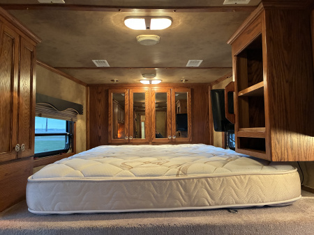 Used 2007 Cimarron 2H 11' LQ Horse Trailer