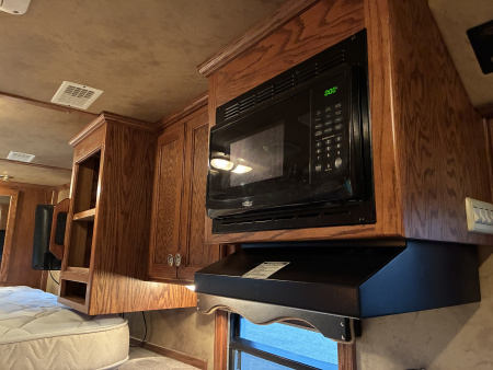 Used 2007 Cimarron 2H 11' LQ Horse Trailer