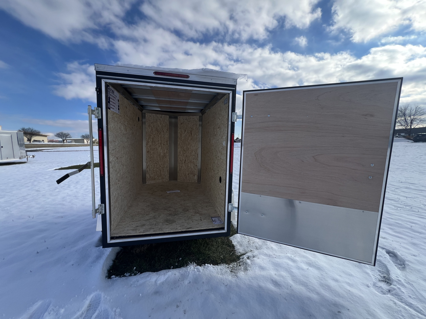 New 2026 Look Trailers 5X8 3K ST-DLX BARN DOOR Cargo / Enclosed Trailer