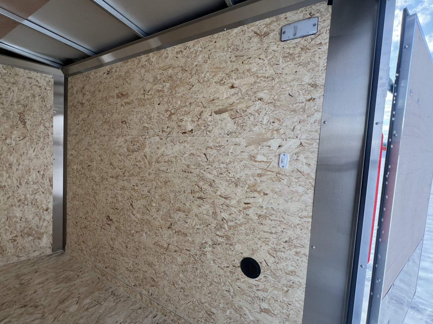 New 2026 Look Trailers 5X8 3K ST-DLX BARN DOOR Cargo / Enclosed Trailer