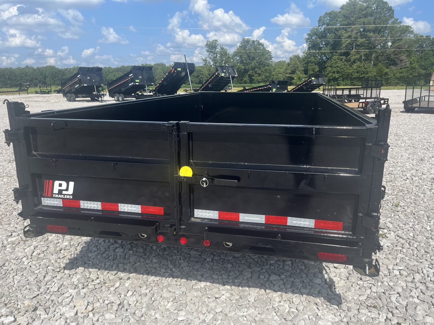 New 2026 PJ Trailers D7C1472BSSK 83X14 DUMP TRAILER 14K RAMPS TARP SPREADER GATE