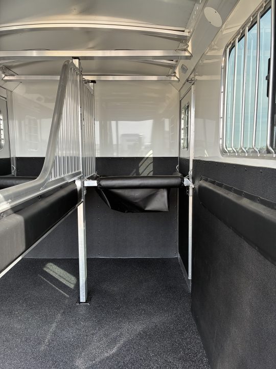 New 2027 4-Star 2H Straight Load Bumper Pull Horse Trailer