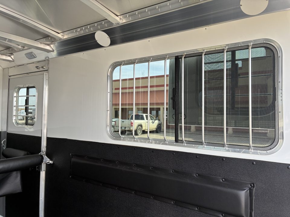 New 2027 4-Star 2H Straight Load Bumper Pull Horse Trailer