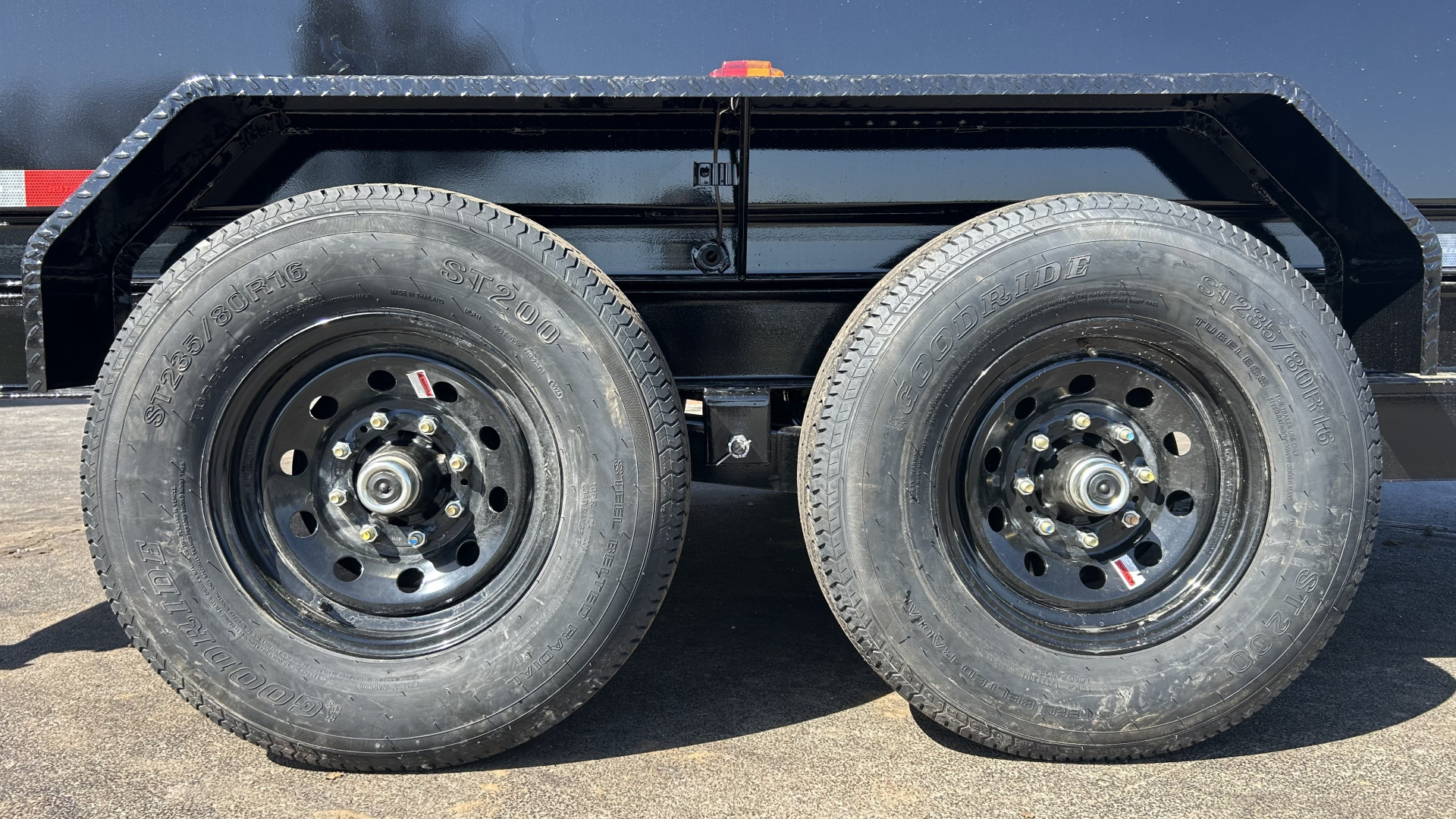 New 2026 PJ 83"x14' BP Tandem Axle Dump w/ 48" Sides – D7