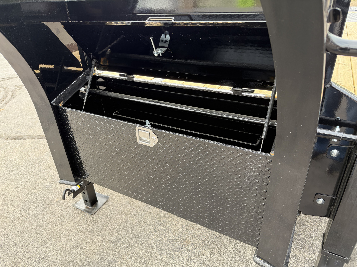 New 2026 PJ 102"x30' GN Low-Pro Flatbed w/ Duals - LD