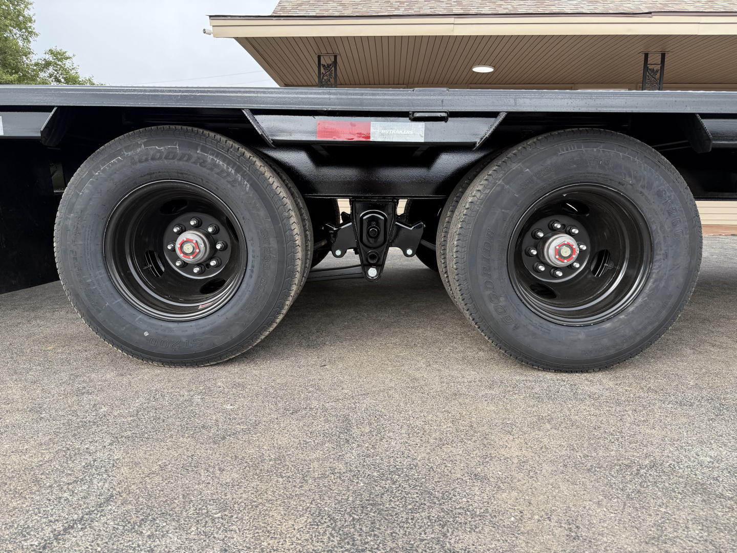 New 2026 PJ 102"x30' GN Low-Pro Flatbed w/ Duals - LD