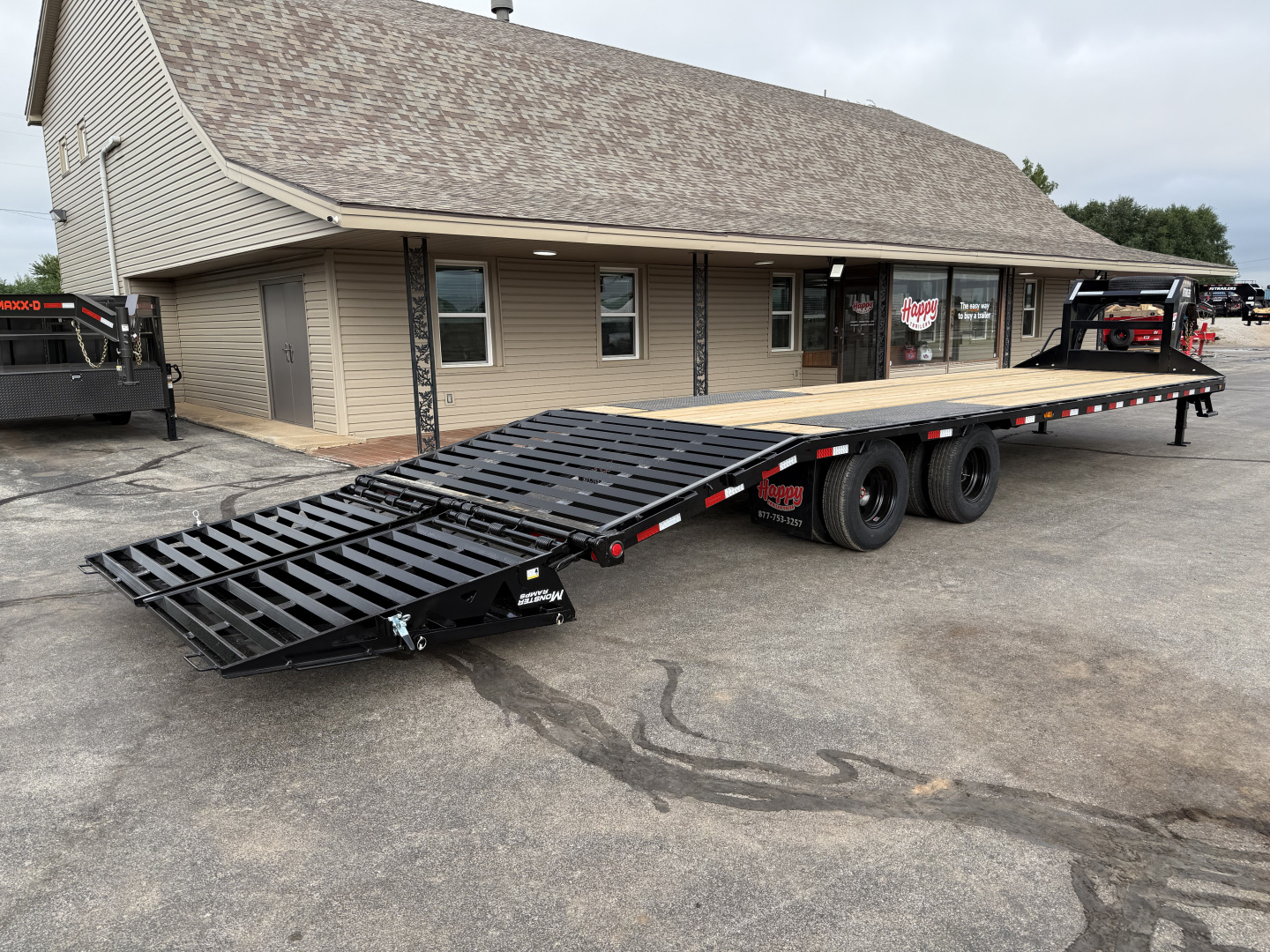 New 2026 PJ 102"x30' GN Low-Pro Flatbed w/ Duals - LD