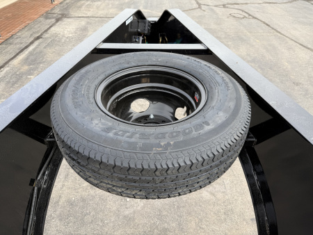 New 2026 PJ 102"x30' GN Low-Pro Flatbed w/ Duals - LD