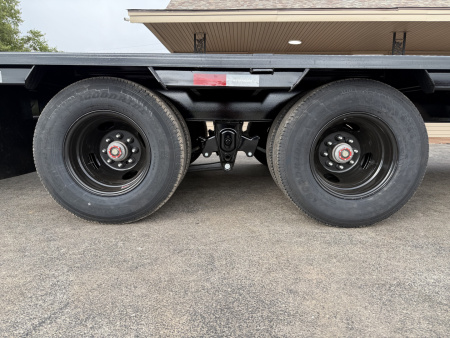 New 2026 PJ 102"x30' GN Low-Pro Flatbed w/ Duals - LD