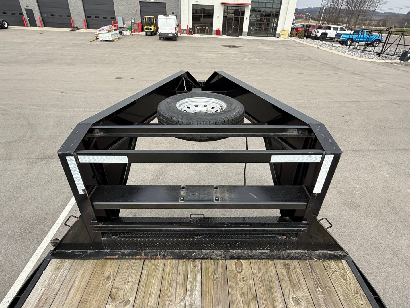 Used Preowned 2023 East Texas Trailers 25+5 Flatbed Gooseneck Trailer: Mega Ramps, 15,680 GVWR, Spare