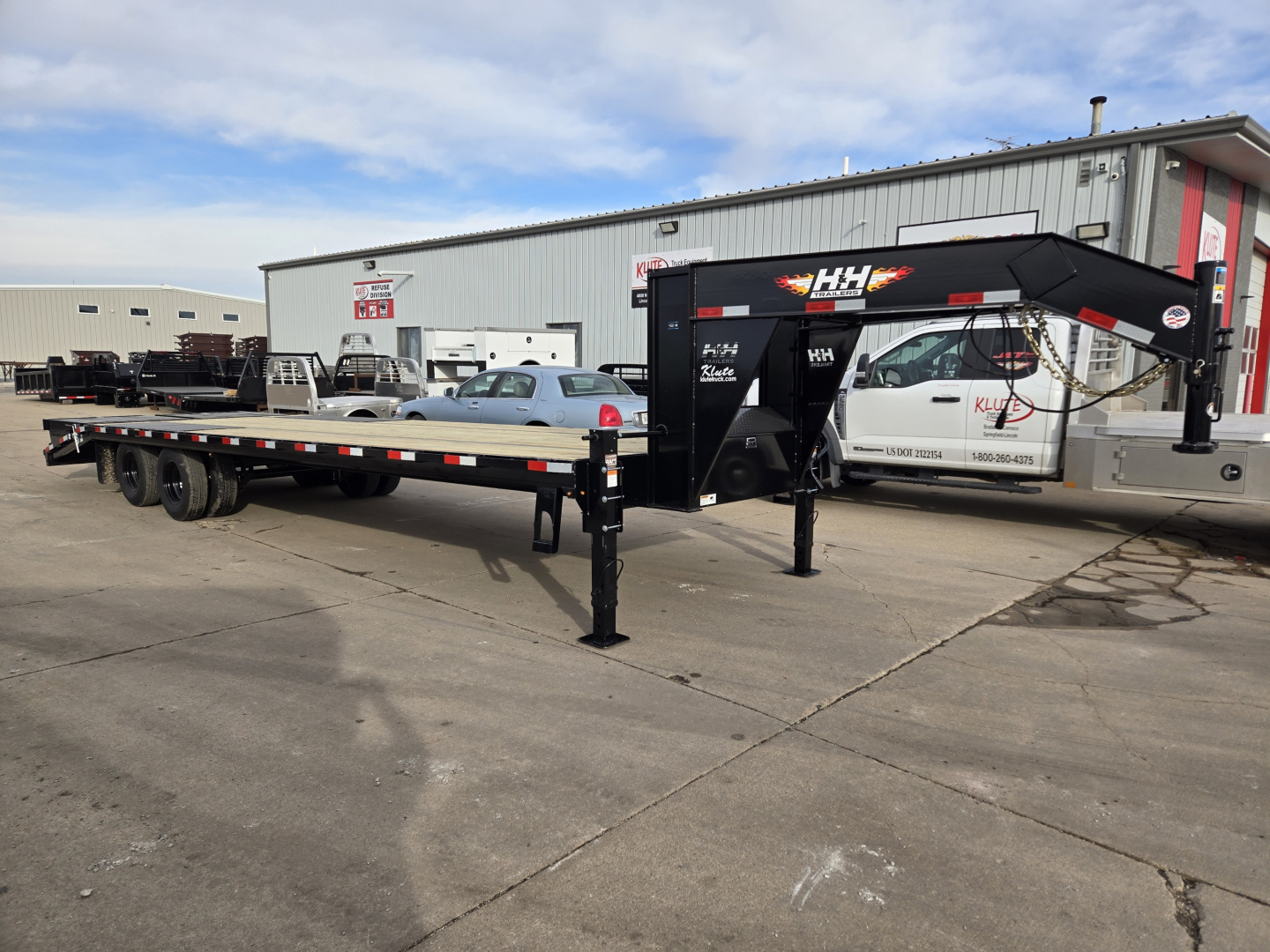 New 2026 H&H Trailers 102x25+5 HD Low Profile Dovetail Super Deluxe Ramps Gooseneck 22.5K Equipment Trailer