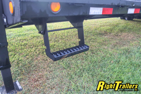 New 2026 8.5X32 PJ Trailers Gooseneck Equipment Trailer