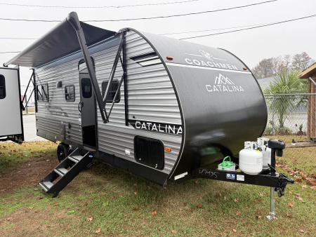 New 2026 Coachmen Catalina Summit Series 8 221EPIC Travel Trailer