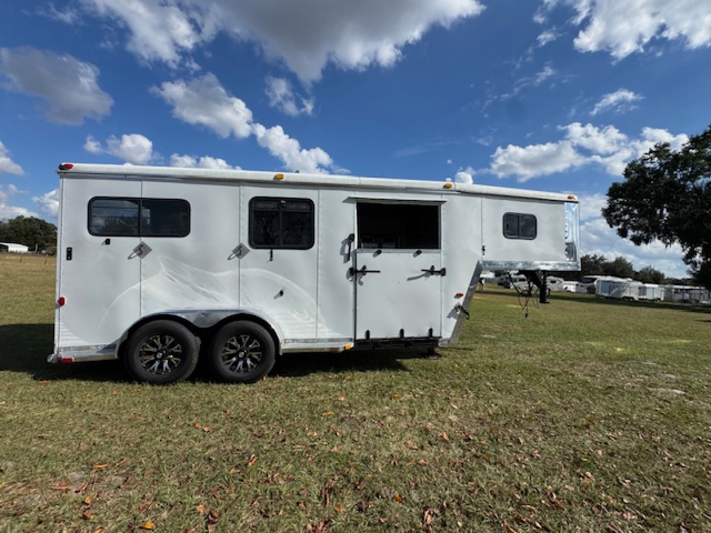 Used 2002 Horton 2002 Horton 16' 2+1 GN Horse Trailer Horse Trailer