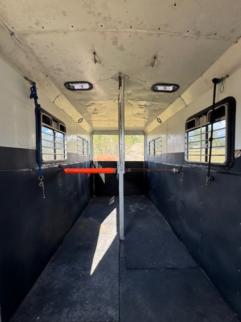 Used 2002 Horton 2002 Horton 16' 2+1 GN Horse Trailer Horse Trailer