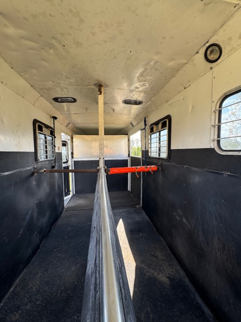 Used 2002 Horton 2002 Horton 16' 2+1 GN Horse Trailer Horse Trailer