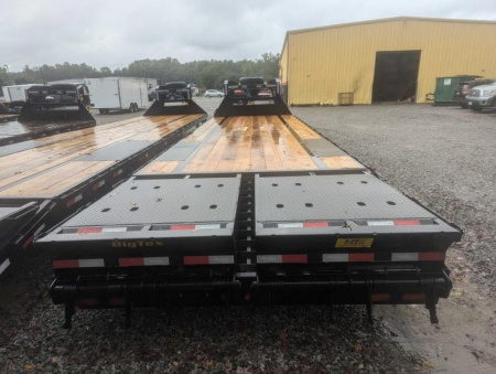 New 2026 Big Tex Trailers 25+5 14GN Single Wheel Tandem Gooseneck w/ Mega Ramps 15900 GVWR Flatbed Trailer