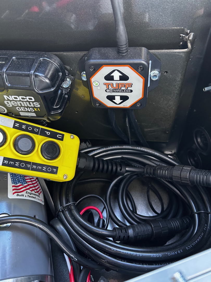 New 2026 MAXXD D6X 60x10 9.9k gvwr 3' SIDES, TARP, SPARE, WIRELESS Dump Trailer