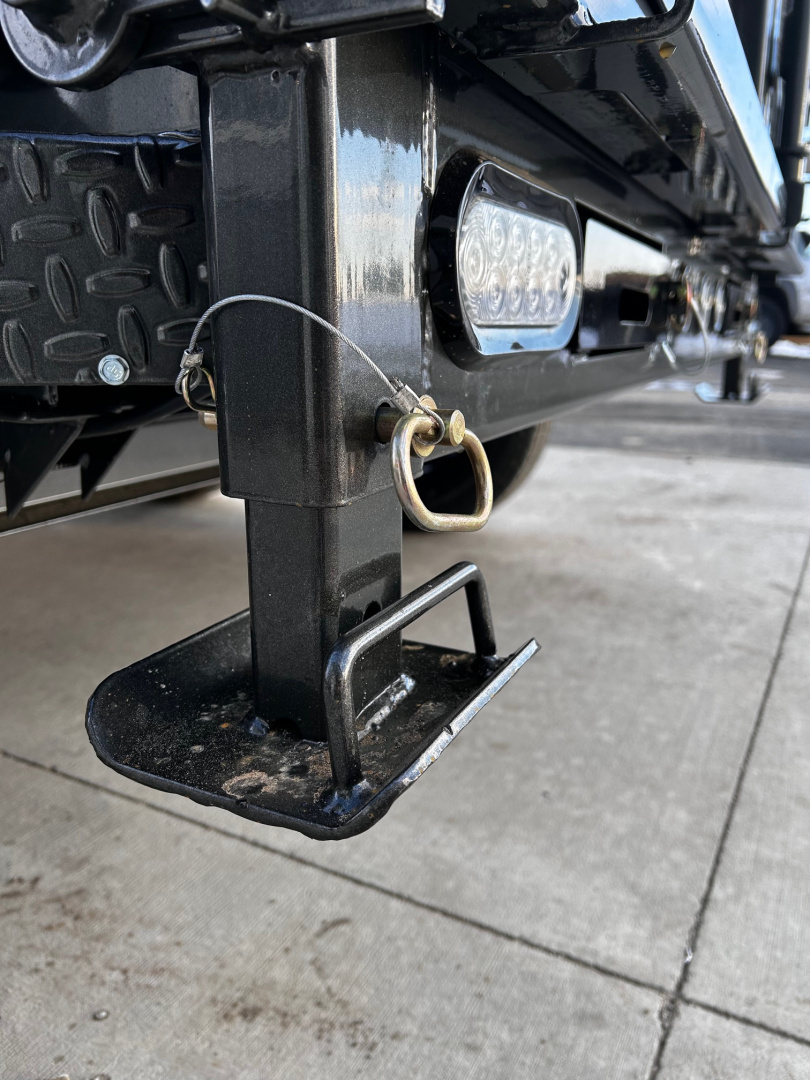 New 2026 MAXXD D6X 60x10 9.9k gvwr 3' SIDES, TARP, SPARE, WIRELESS Dump Trailer