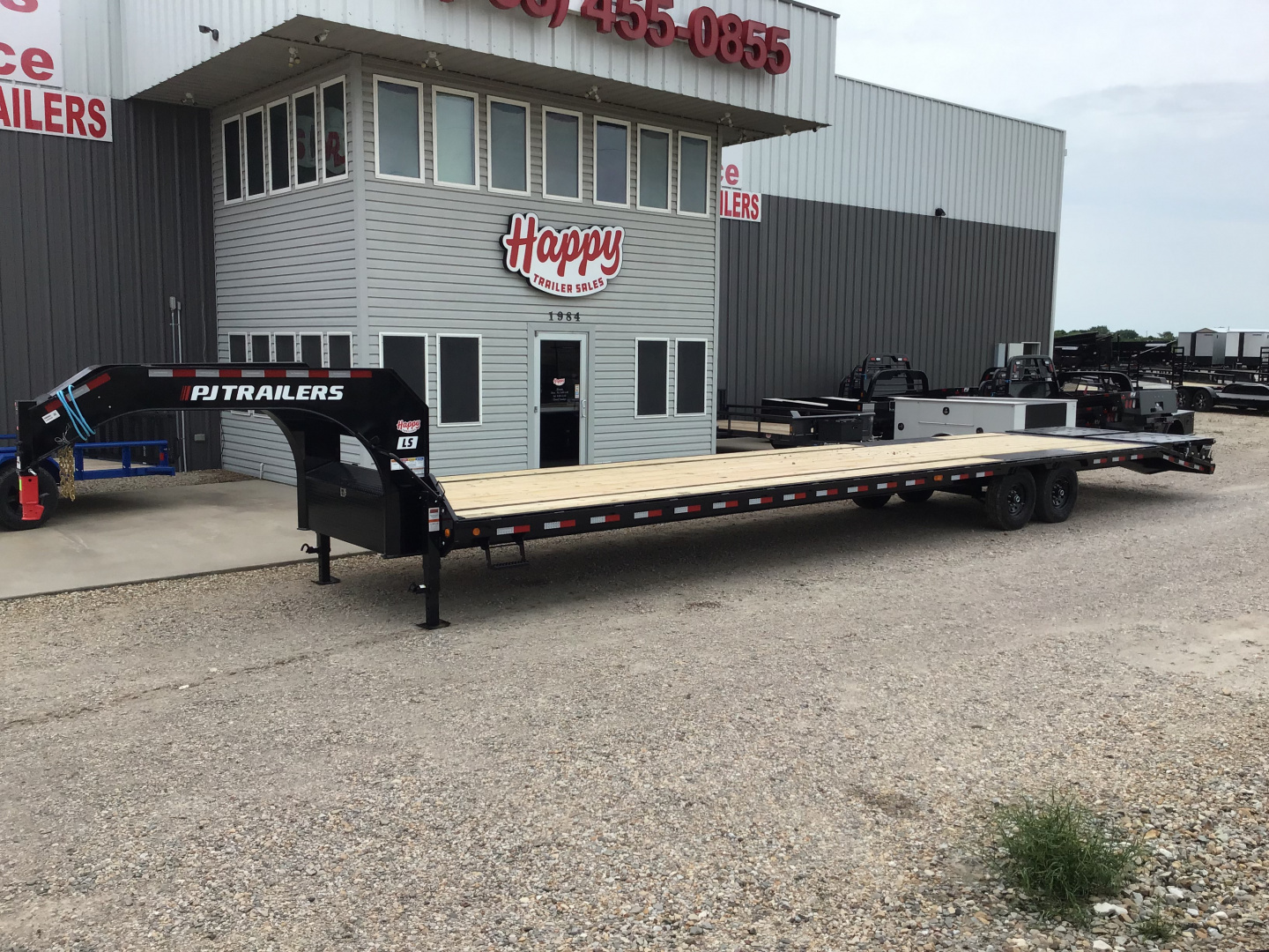 New 2026 PJ 102"x40' GN Low-Pro Flatbed w/ Singles - LS