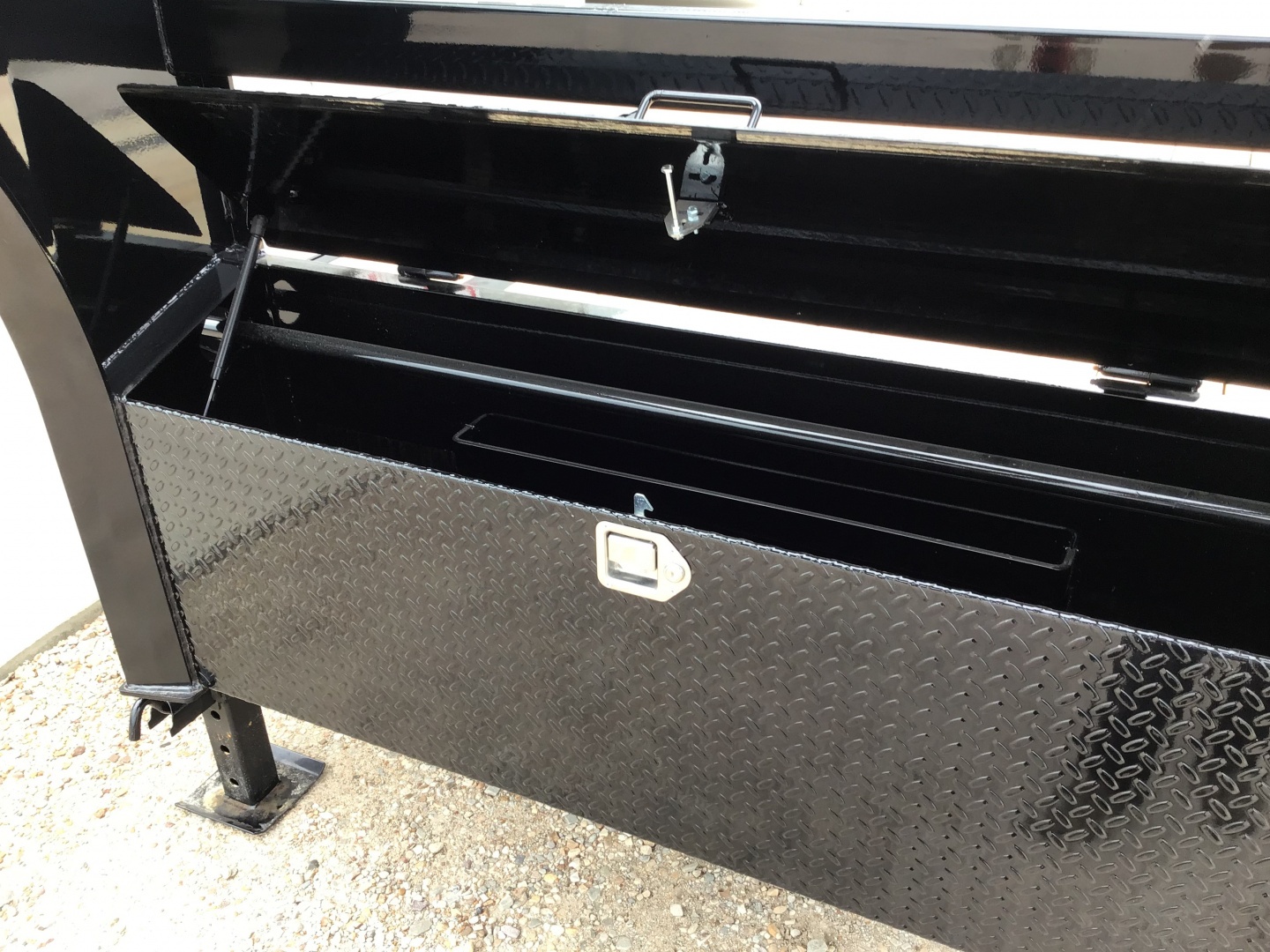 New 2026 PJ 102"x40' GN Low-Pro Flatbed w/ Singles - LS