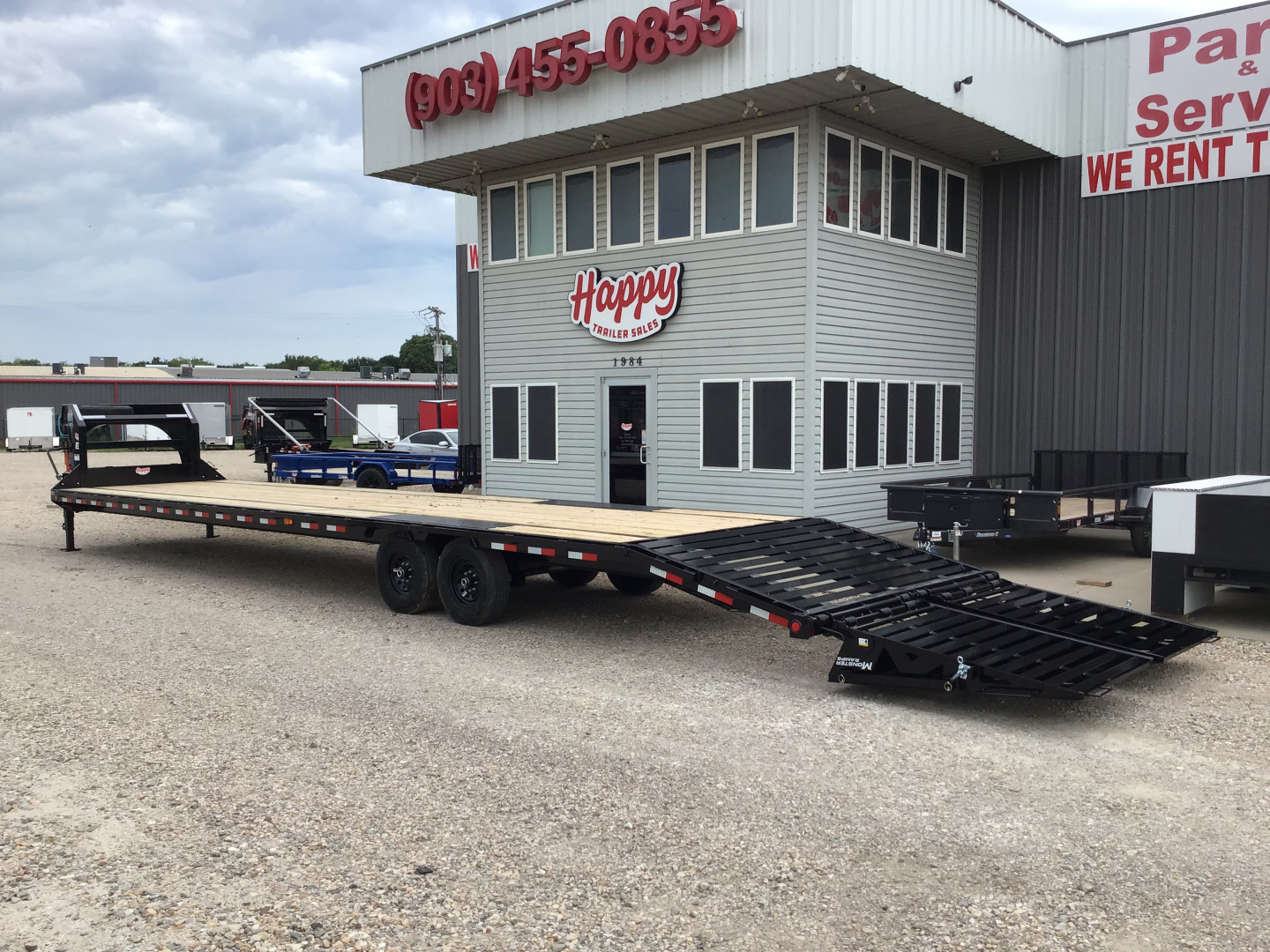 New 2026 PJ 102"x40' GN Low-Pro Flatbed w/ Singles - LS