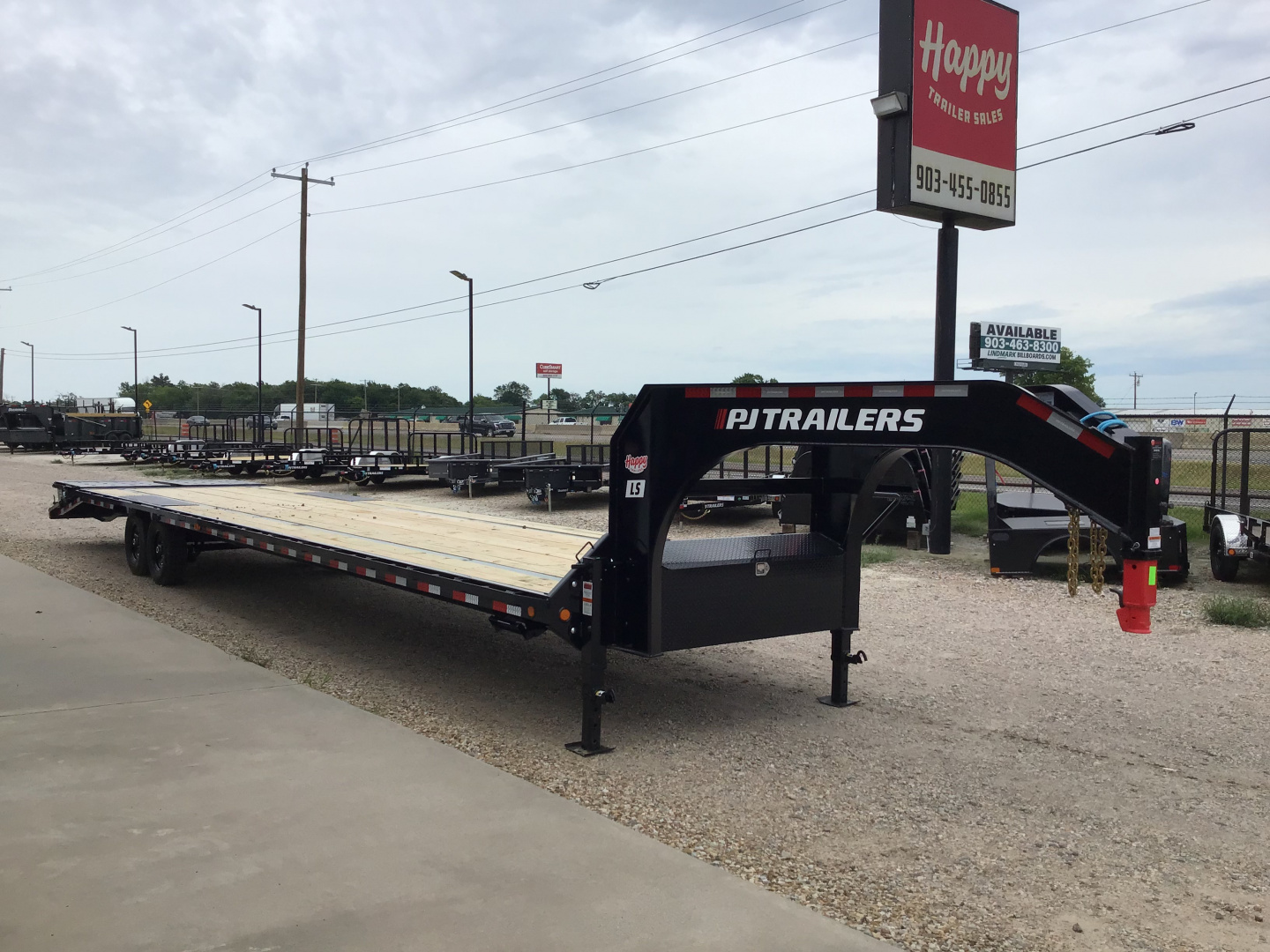 New 2026 PJ 102"x40' GN Low-Pro Flatbed w/ Singles - LS