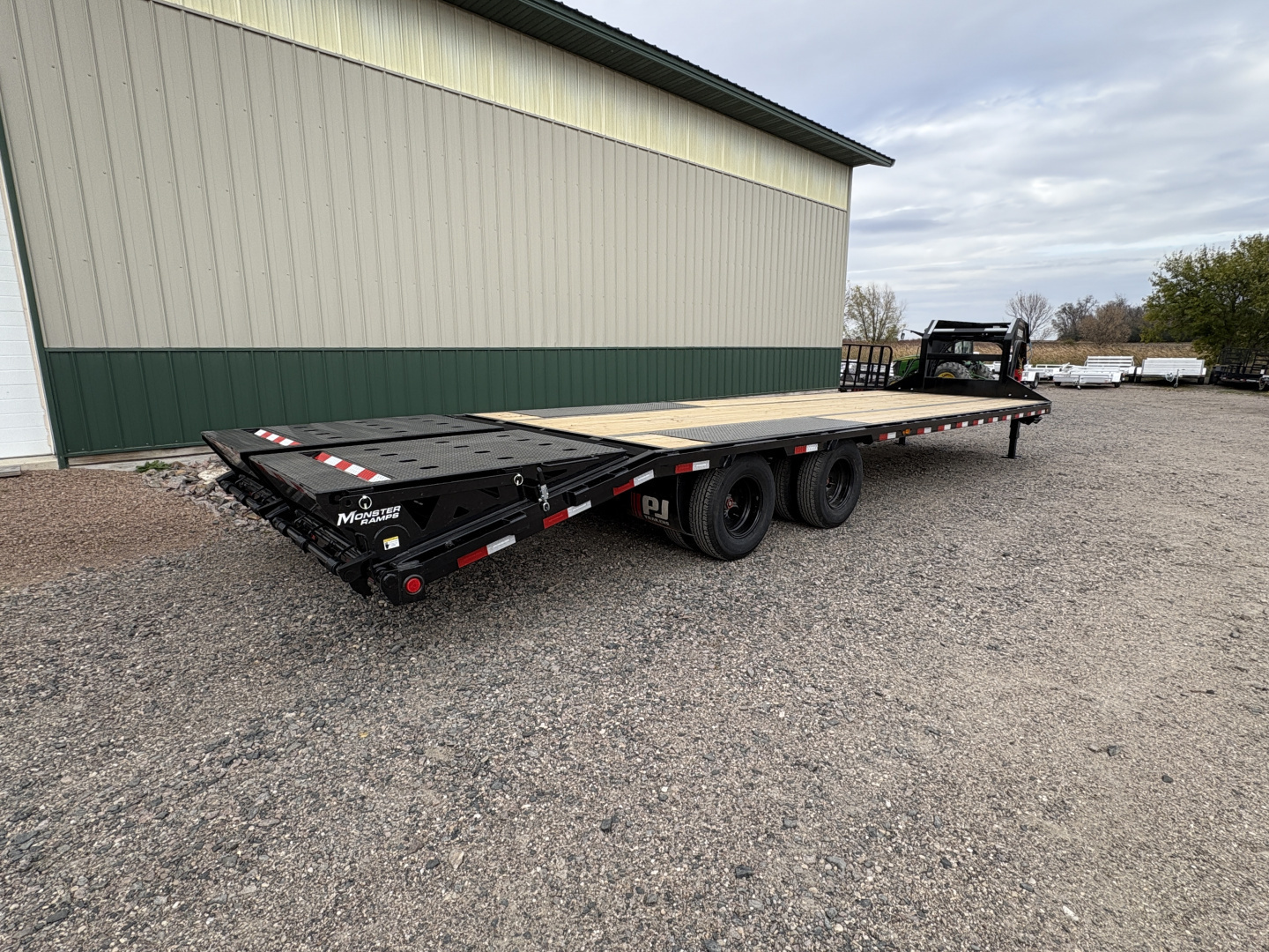 Used 2025 PJ Trailers 30' Low-Pro Gooseneck w/ Duals - LD302 Flatbed Trailer