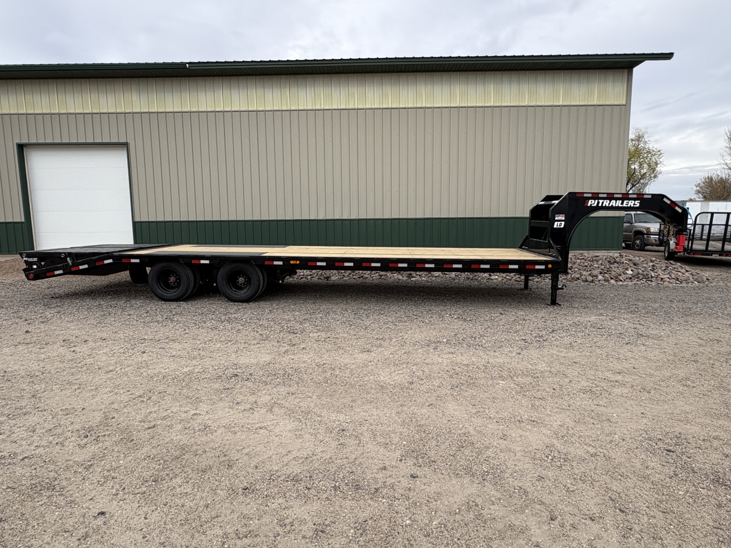 Used 2025 PJ Trailers 30' Low-Pro Gooseneck w/ Duals - LD302 Flatbed Trailer