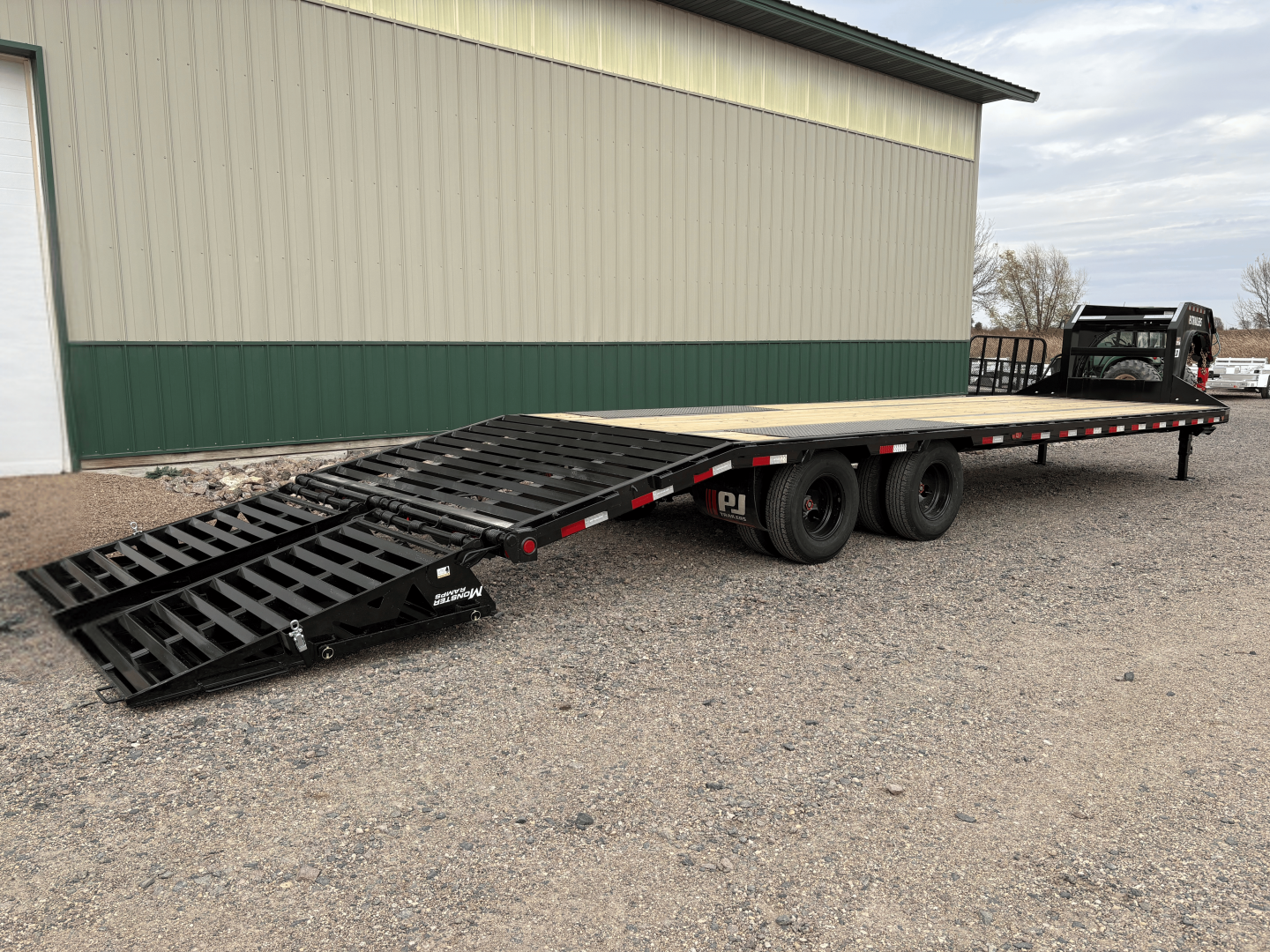 Used 2025 PJ Trailers 30' Low-Pro Gooseneck w/ Duals - LD302 Flatbed Trailer