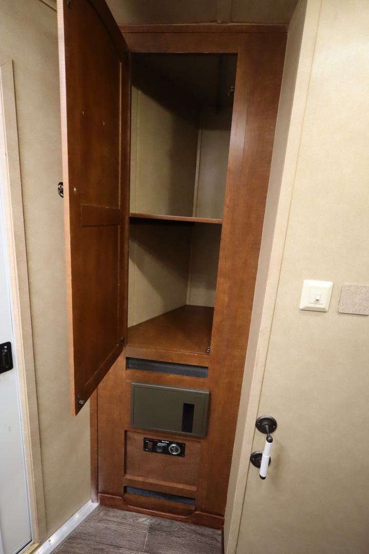 Used 2012 Bison Trailers 4 Place LQ Bunkbed Horse Trailer