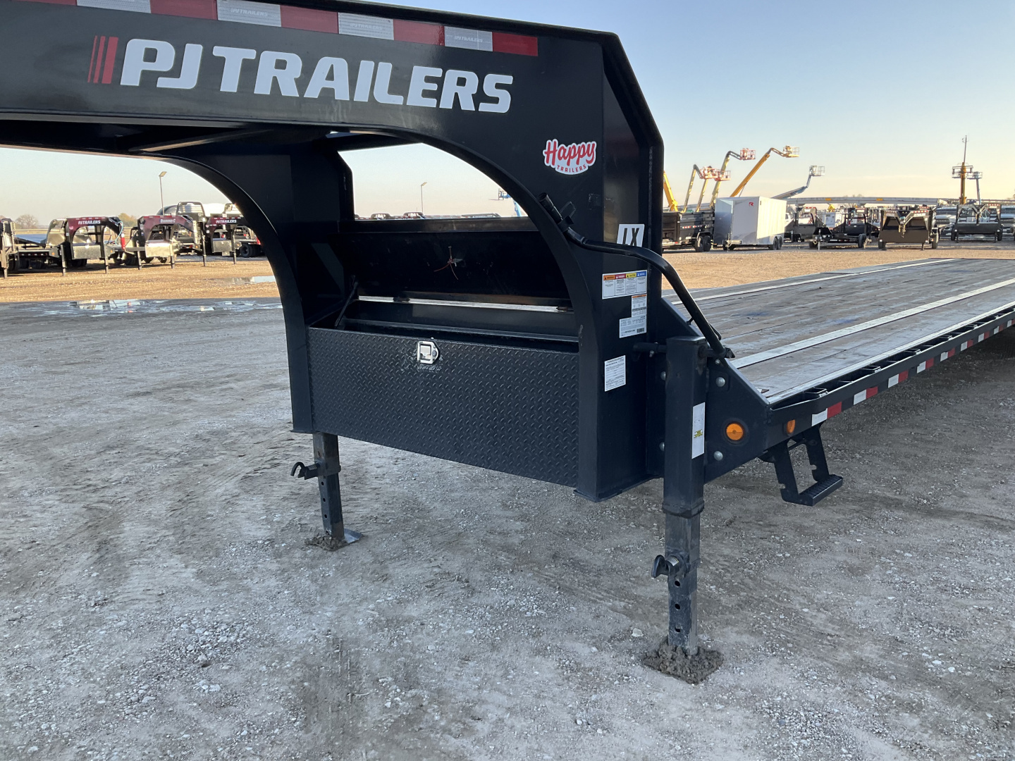 Used 2025 PJ 102"x40' GN Flatbed- LX