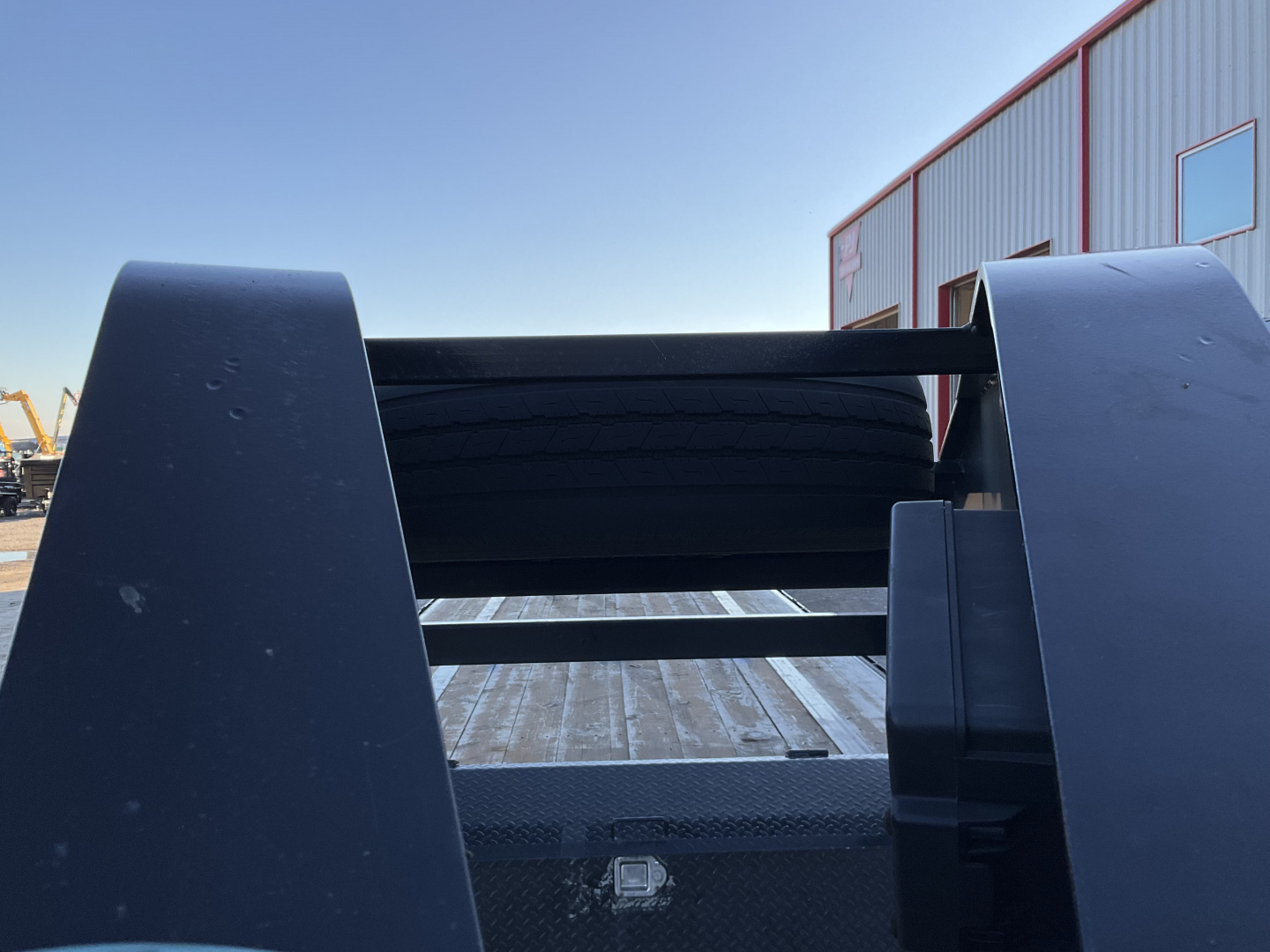 Used 2025 PJ 102"x40' GN Flatbed- LX