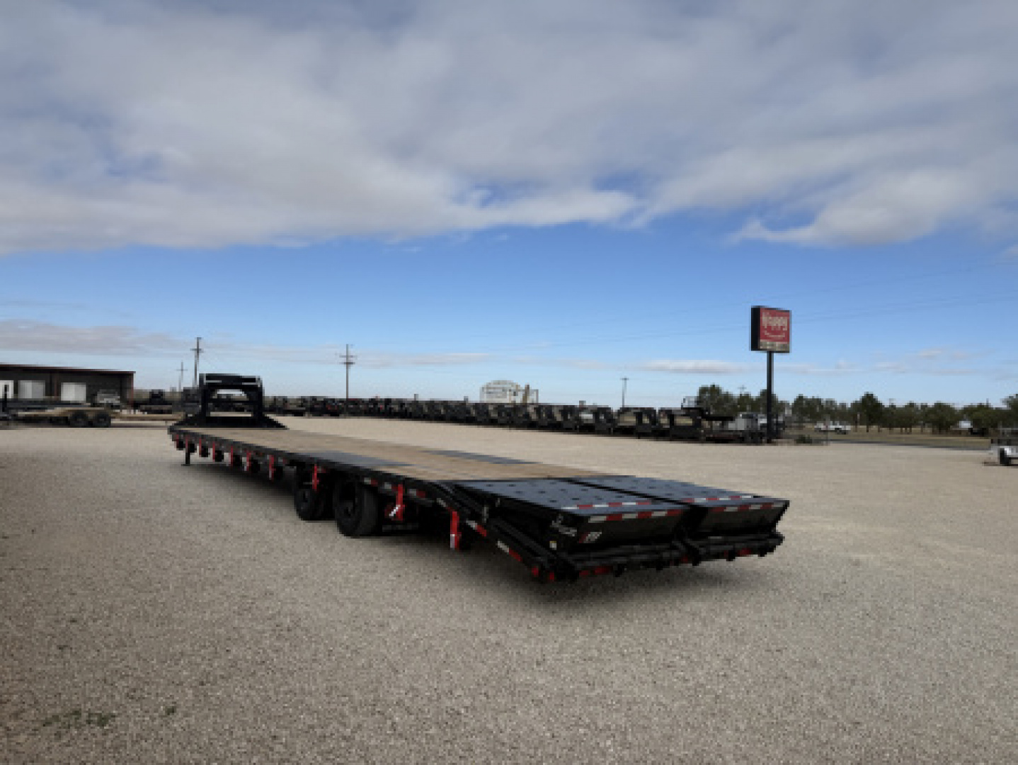 New 2026 PJ 102"x40' GN Low-Pro Air-Ride Flatbed w/ Duals - LD