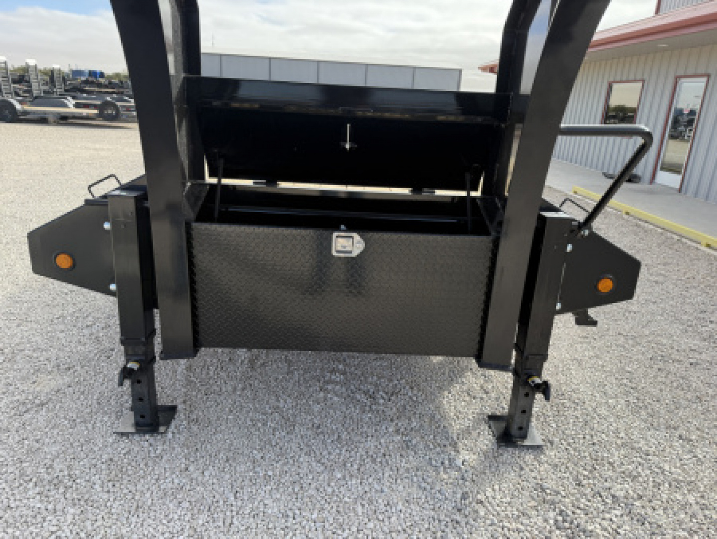 New 2026 PJ 102"x40' GN Low-Pro Air-Ride Flatbed w/ Duals - LD