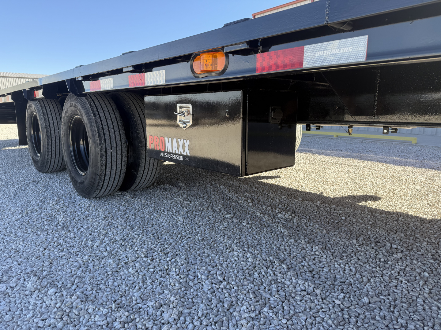 New 2026 PJ 102"x40' GN Low-Pro Air-Ride Flatbed w/ Duals - LD