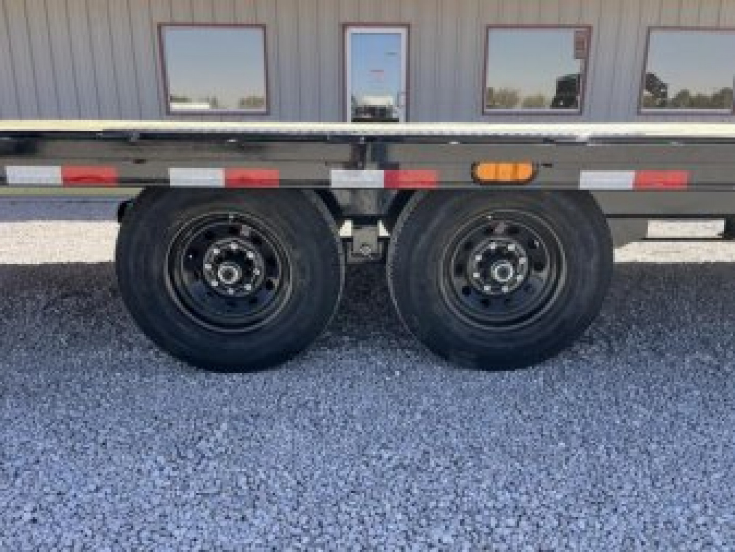 New 2026 PJ 102"x28' Gooseneck Deckover Hydraulic Tilt Trailer – T8